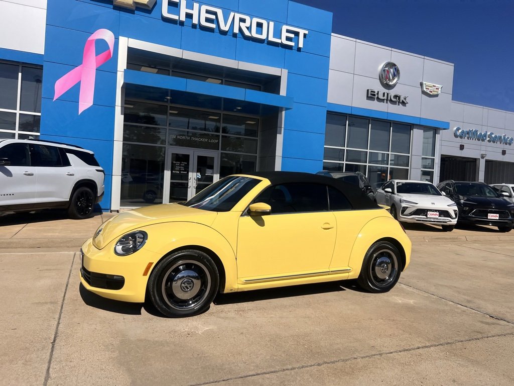 2013 Volkswagen Beetle Convertible 2.5L photo 2