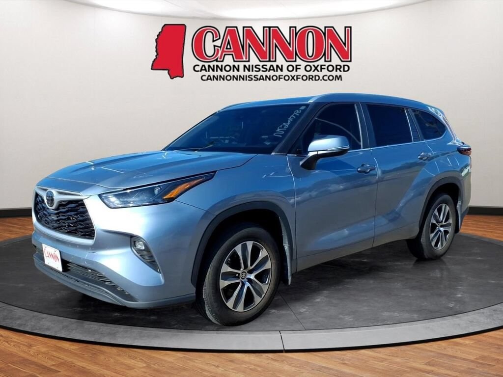 Used 2024 Toyota Highlander LE