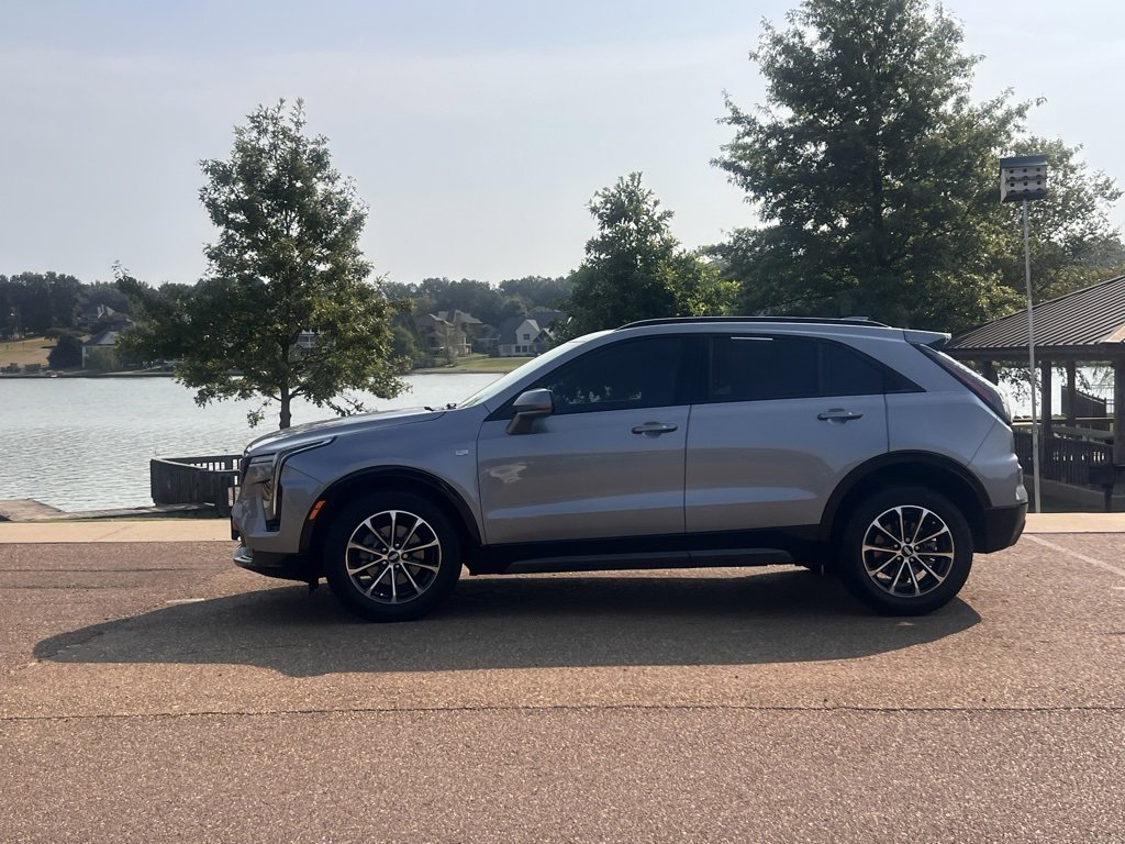 2024 Cadillac XT4 Sport photo 2