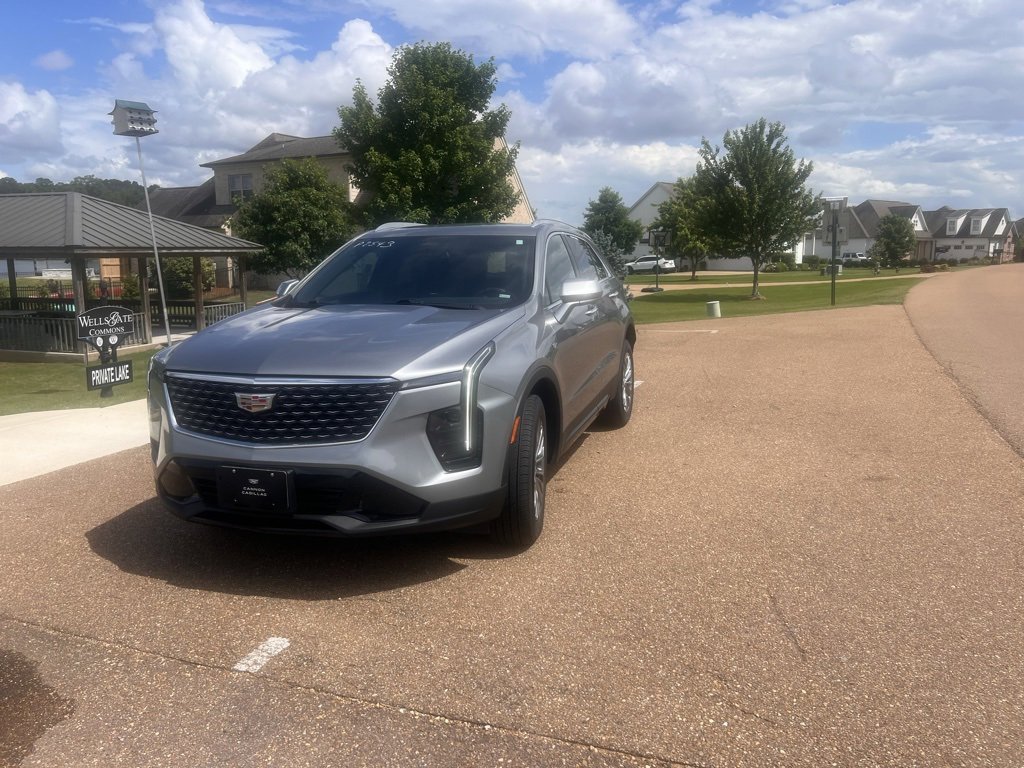2025 Cadillac XT4 Premium Luxury photo 3