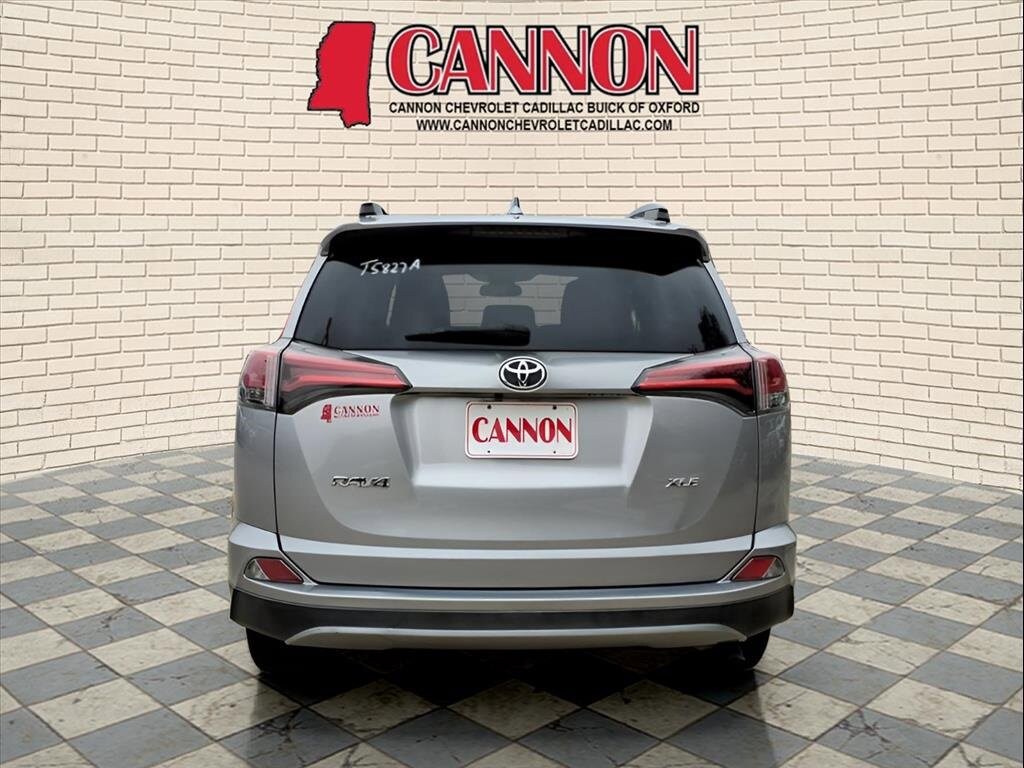 2017 Toyota RAV4 XLE photo 4