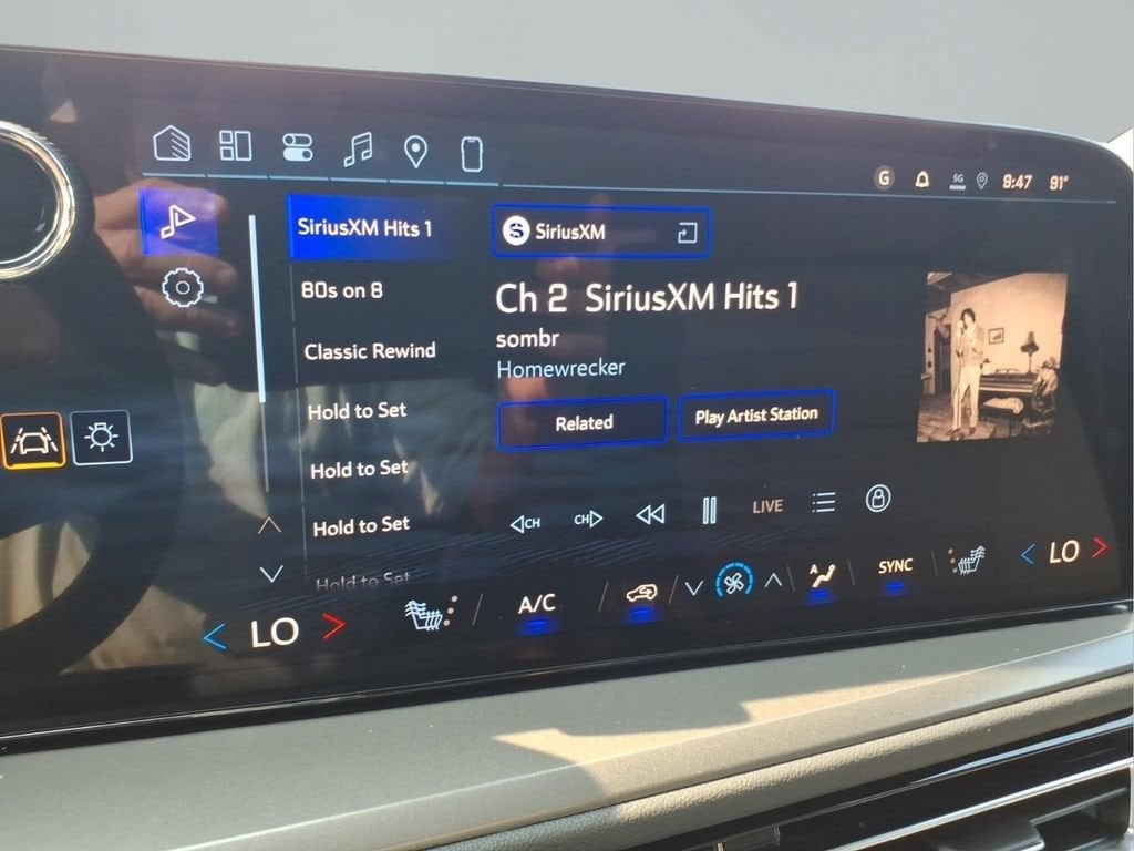 2027 Chevrolet Traverse LT - Photo 20