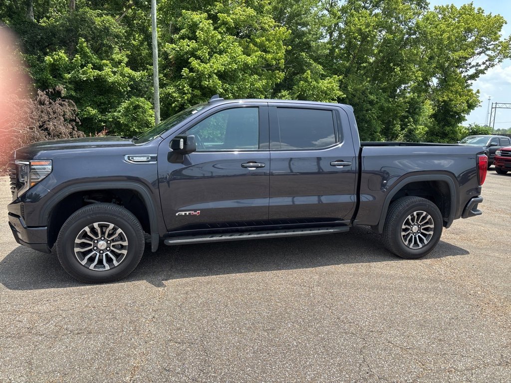 Used 2022 GMC Sierra 1500 AT4 with VIN 3GTUUEET8NG562138 for sale in West Point, MS