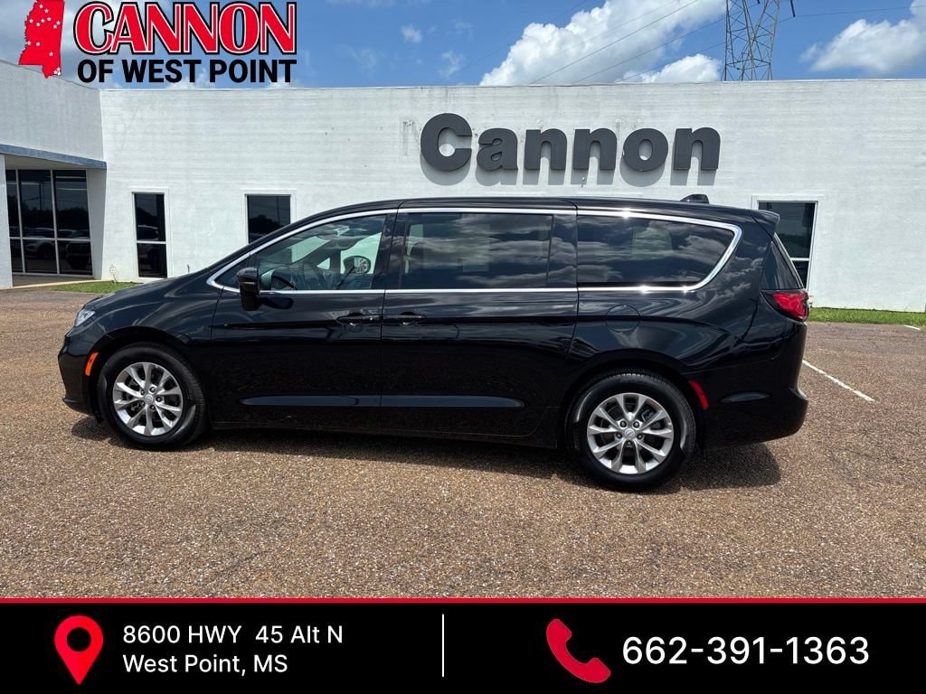 Used 2026 Chrysler Pacifica Limited Van Passenger Van