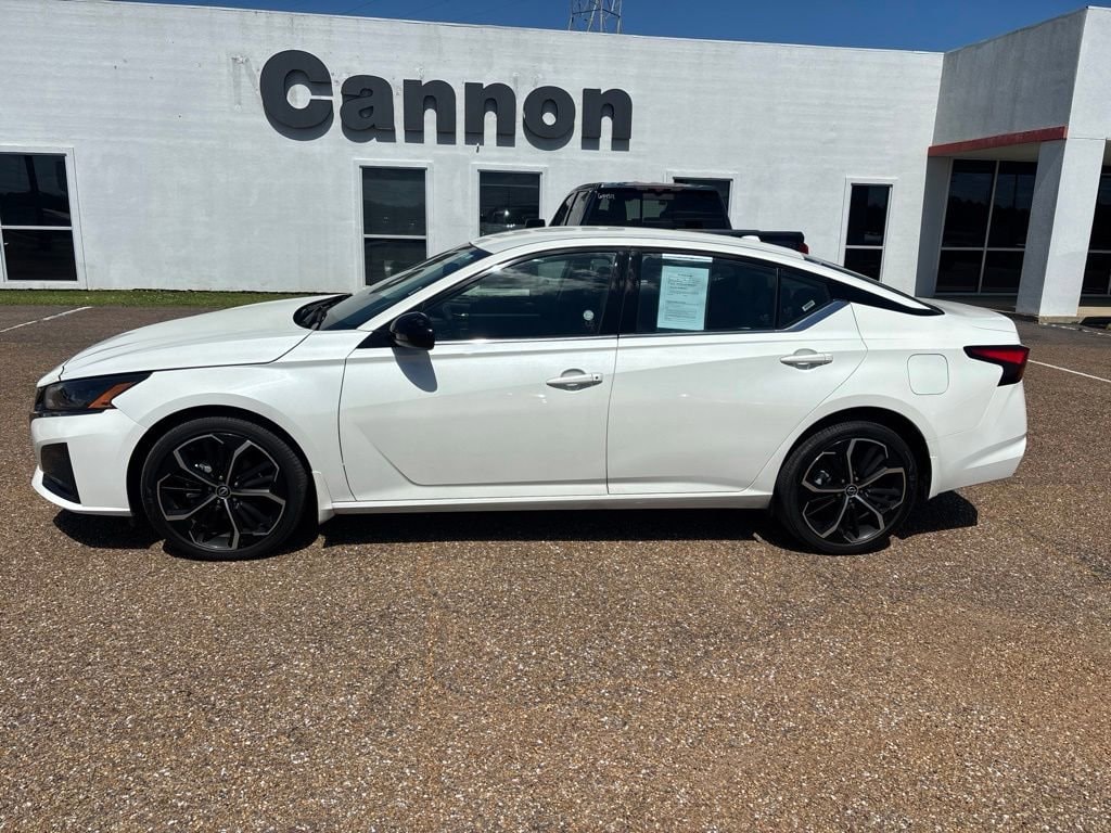 Used 2025 Nissan Altima SR Sedan
