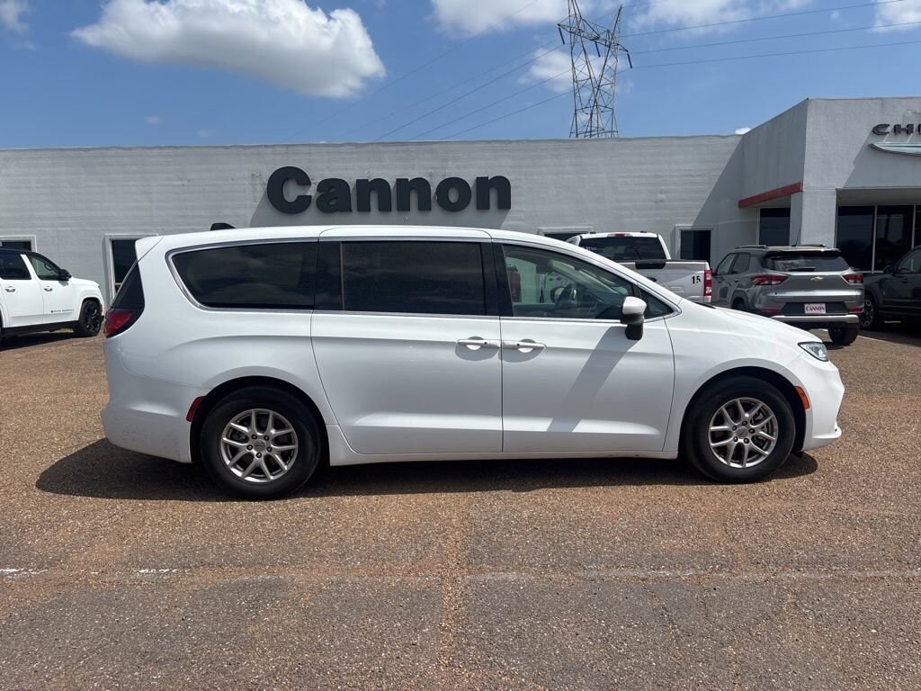 Used 2023 Chrysler Pacifica Touring L Van Passenger Van