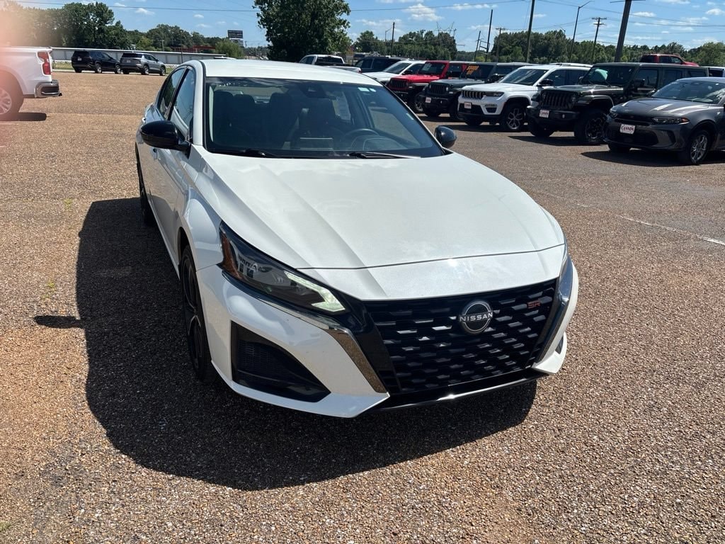 Used 2025 Nissan Altima SR Sedan