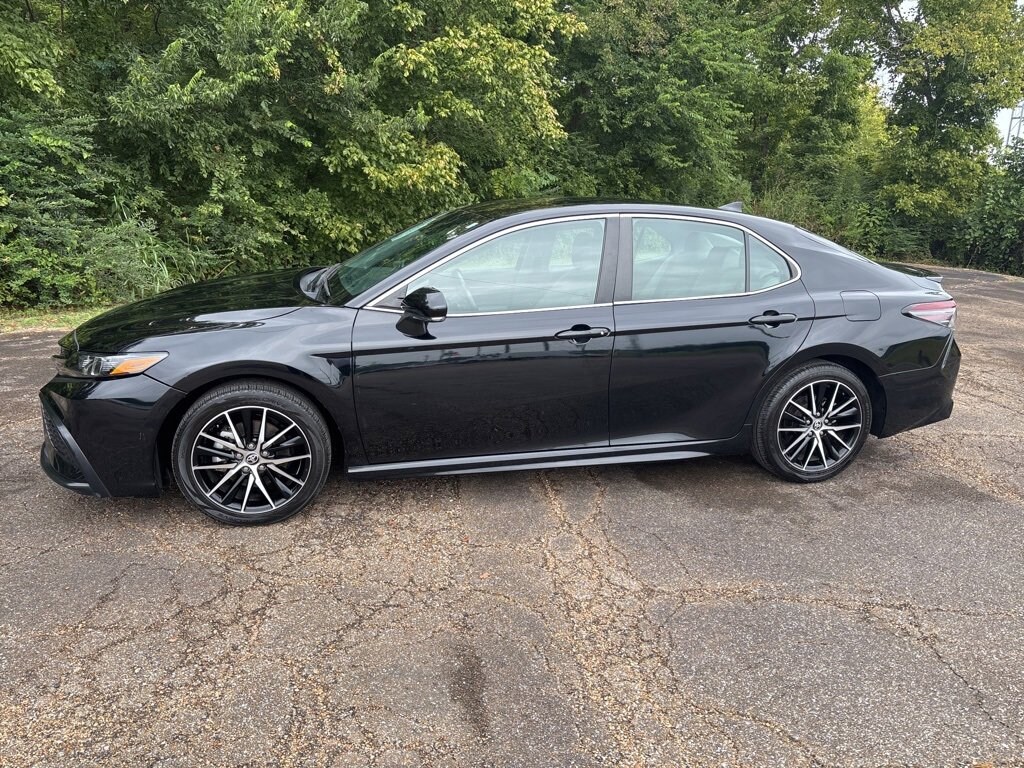 2023 Toyota Camry SE photo 2