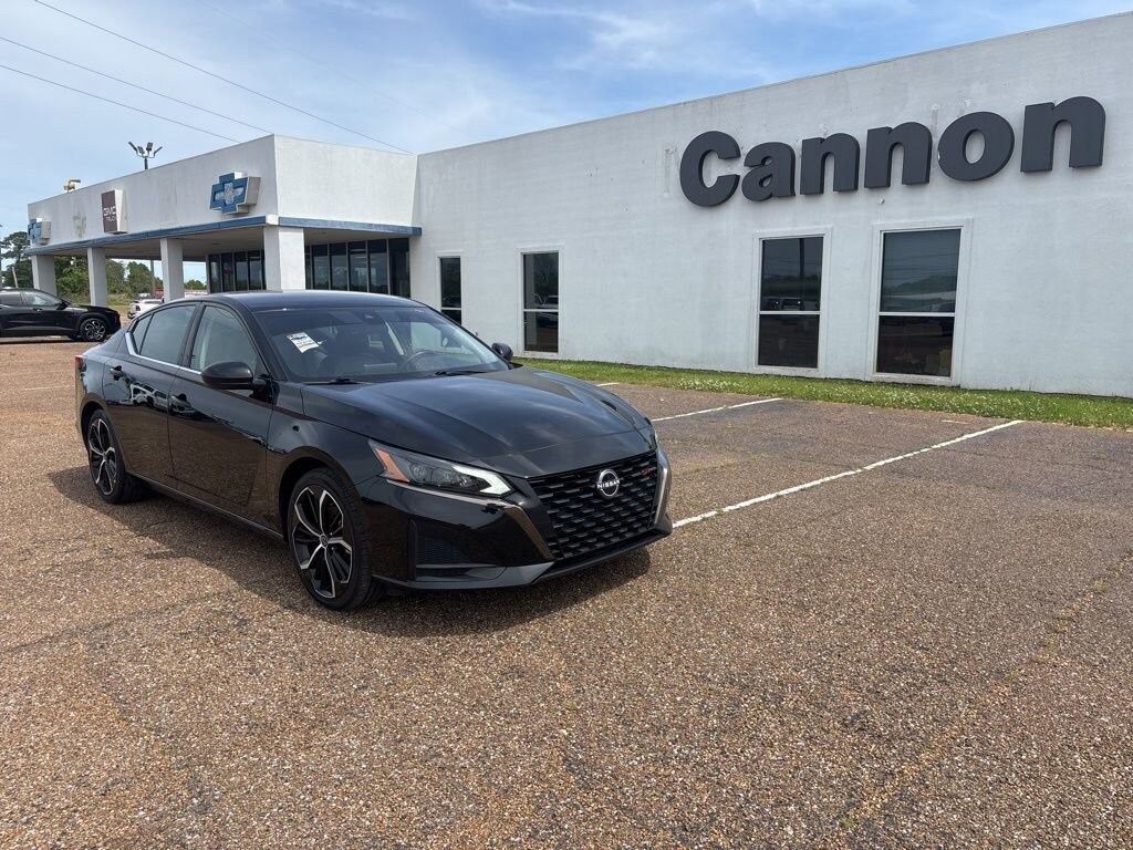 Used 2024 Nissan Altima 2.5 SR Sedan
