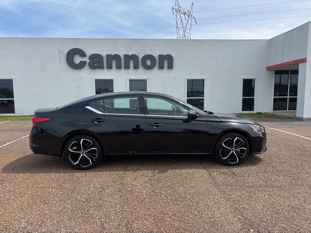 Used 2024 Nissan Altima 2.5 SR Sedan