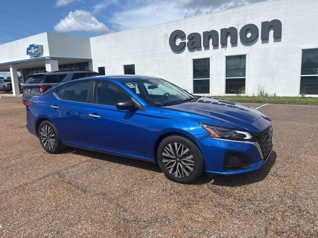 Used 2025 Nissan Altima SV Sedan
