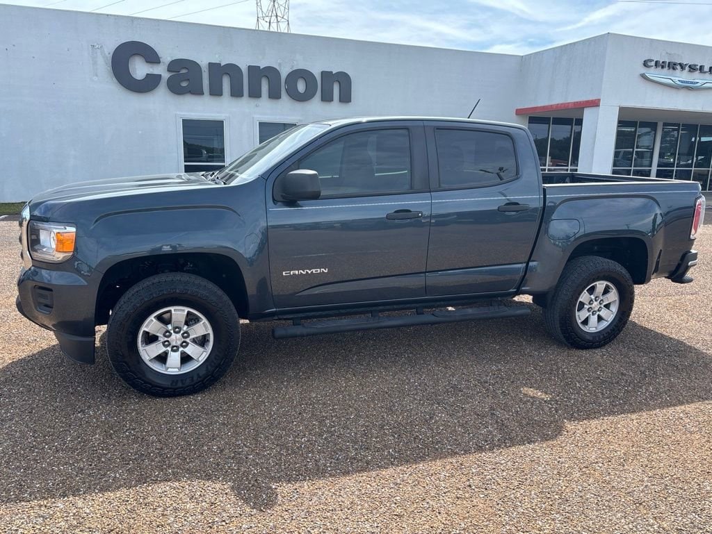 2020 GMC Canyon 2WD Base Crew Cab Short Box's photo