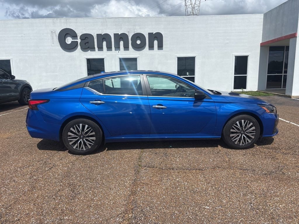 Used 2025 Nissan Altima SV Sedan