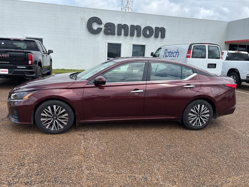 Used 2023 Nissan Altima SV with VIN 1N4BL4DV7PN311165 for sale in West Point, MS