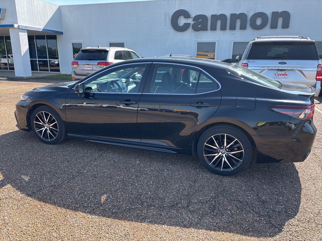 2023 Toyota Camry SE photo 3