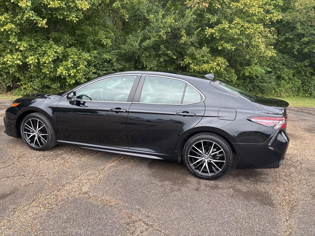 2023 Toyota Camry SE photo 3