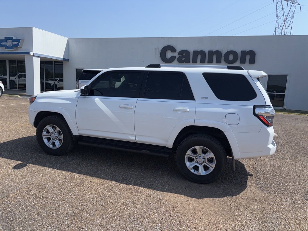 2023 Toyota 4Runner SR5 photo 2