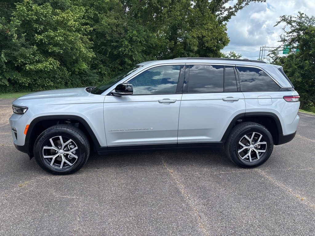 2024 Jeep Grand Cherokee Limited photo 2