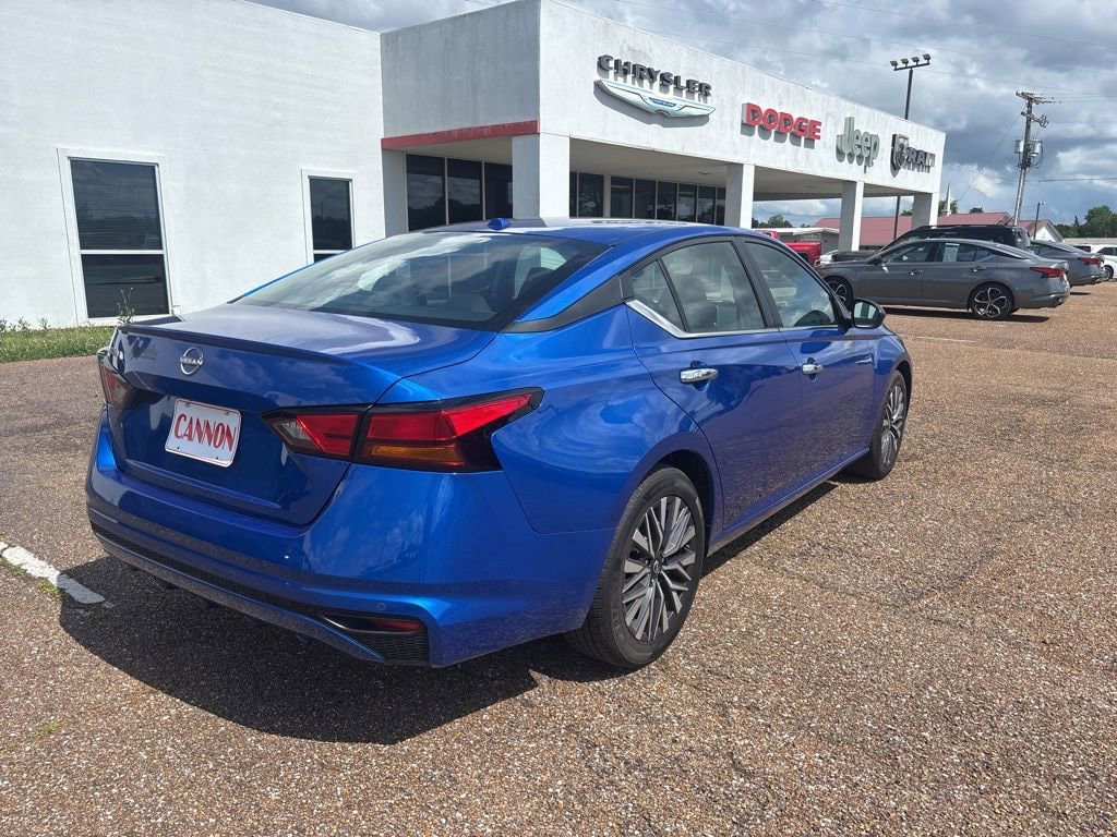 Used 2025 Nissan Altima SV Sedan
