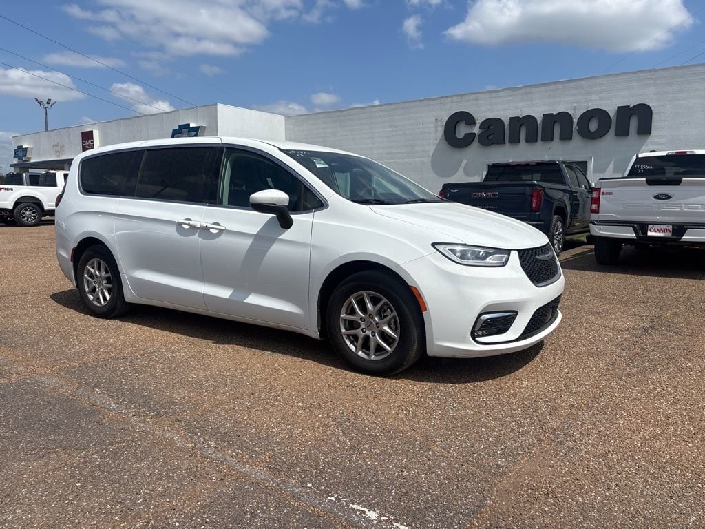 Used 2023 Chrysler Pacifica Touring L Van Passenger Van