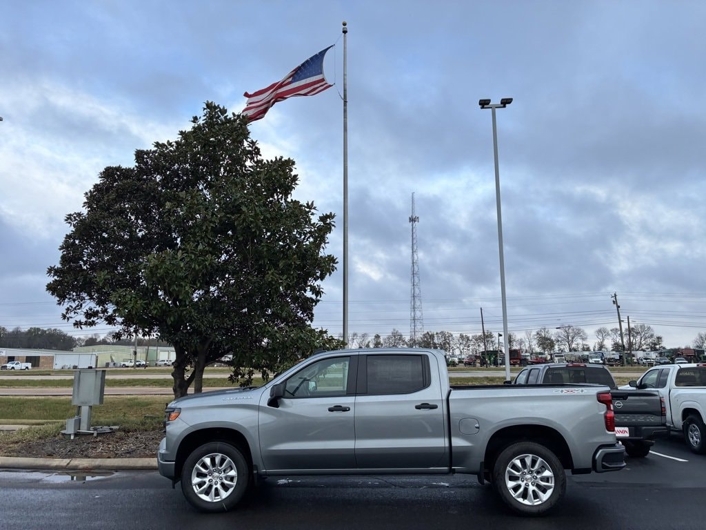 2026 Chevrolet Silverado 1500 Custom's photo