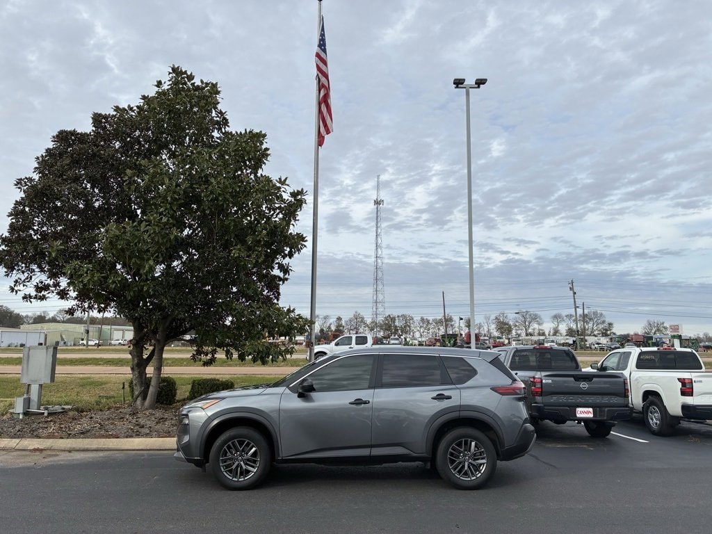 2023 Nissan Rogue S's photo