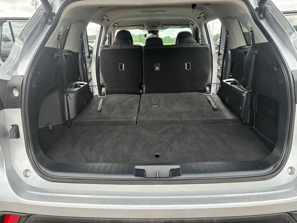 2023 Toyota Highlander L - Photo 17