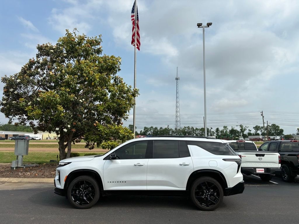 2024 Chevrolet Traverse FWD RS's photo