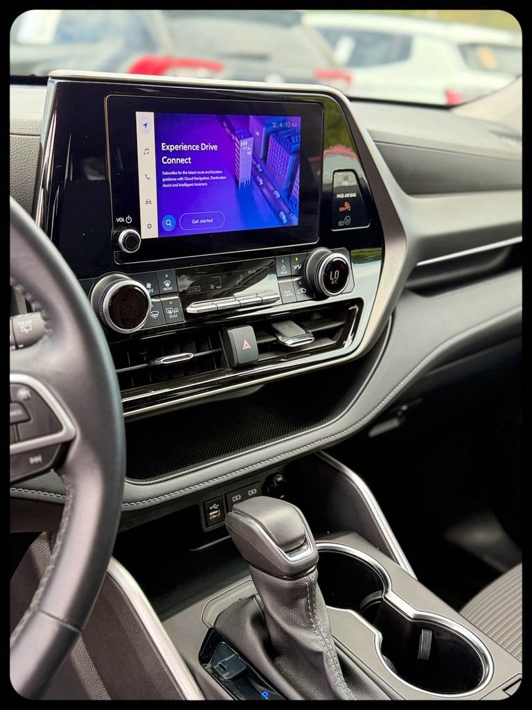 2024 Toyota Highlander LE - Photo 12