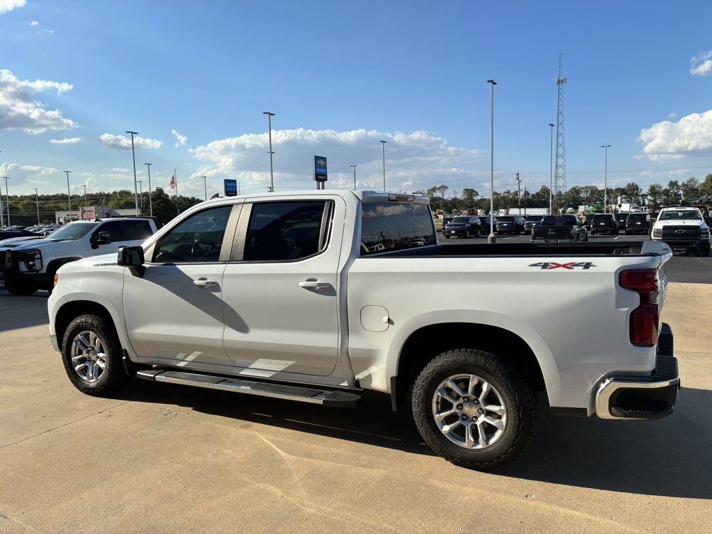 2022 Chevrolet Silverado 1500 LT photo 3