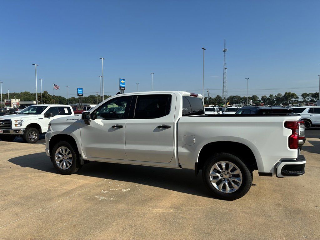 2025 Chevrolet Silverado 1500 Custom photo 4