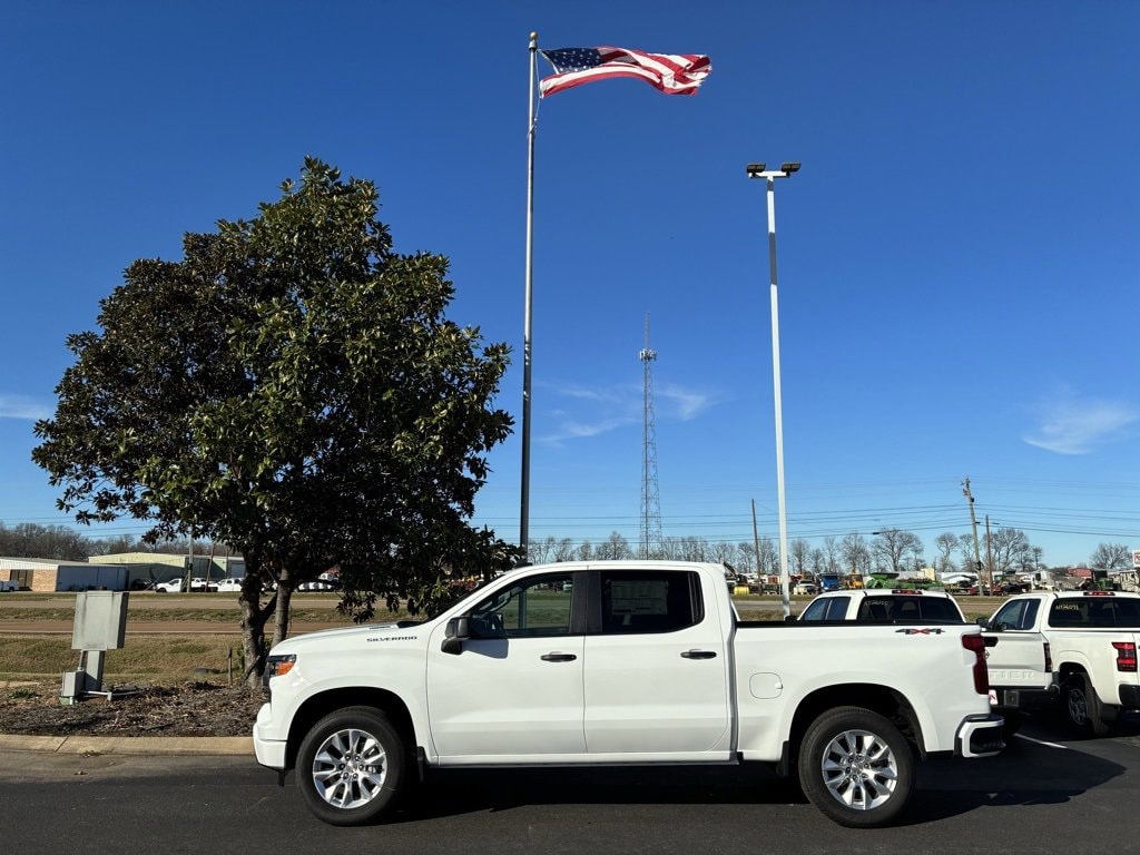 2026 Chevrolet Silverado Base's photo