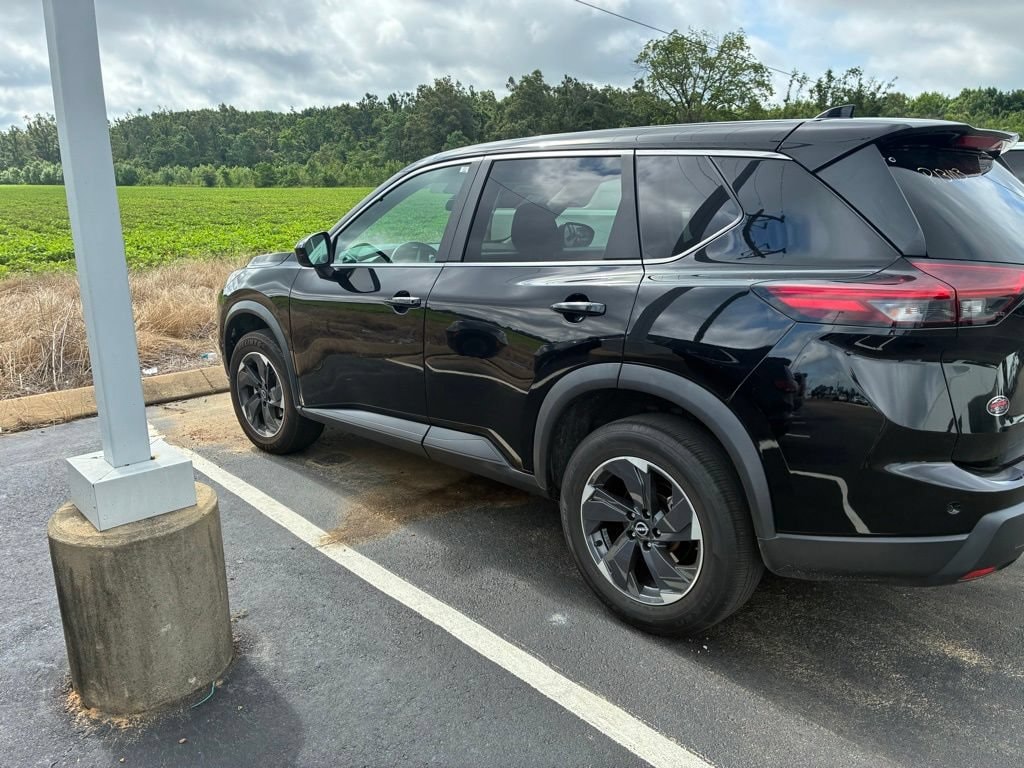 Used 2024 Nissan Rogue SV