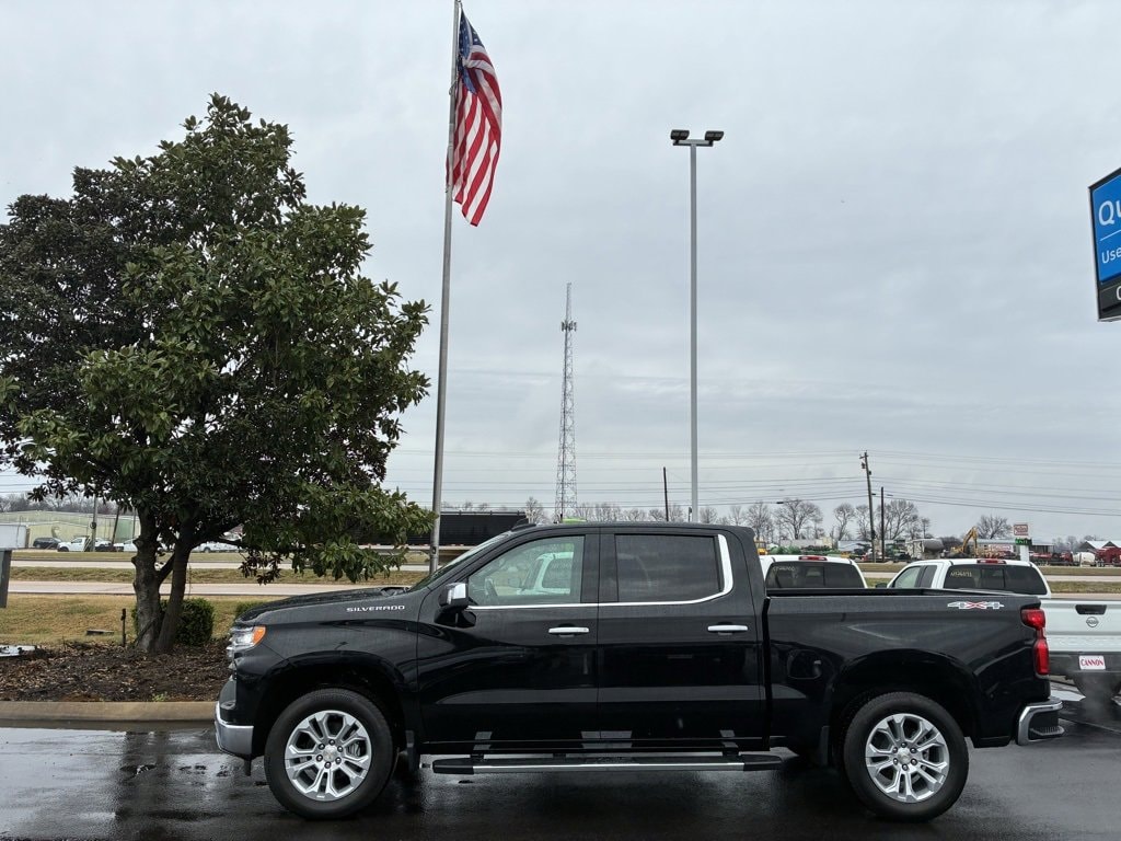 2026 Chevrolet Silverado LTZ's photo