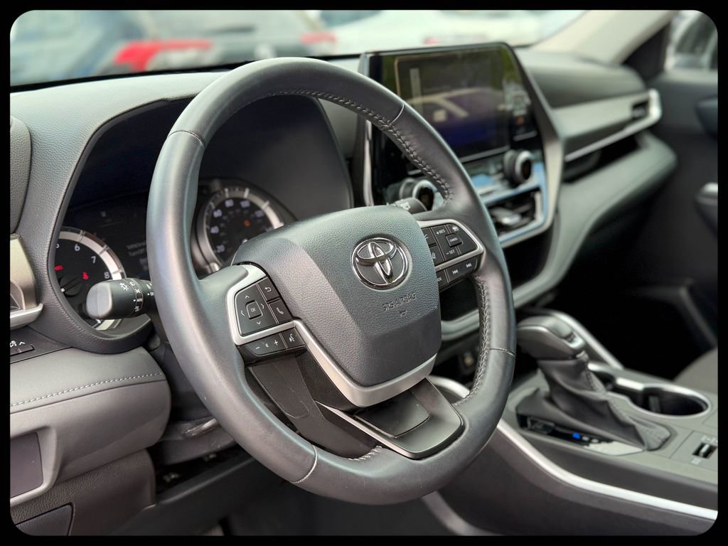 2024 Toyota Highlander LE - Photo 21