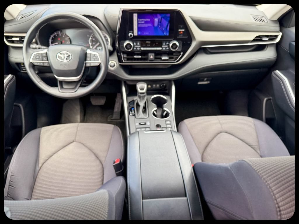 2024 Toyota Highlander LE - Photo 19