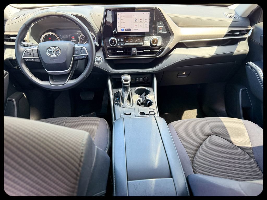 2023 Toyota Highlander L - Photo 21