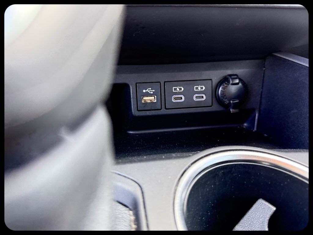 2023 Toyota Highlander L - Photo 23