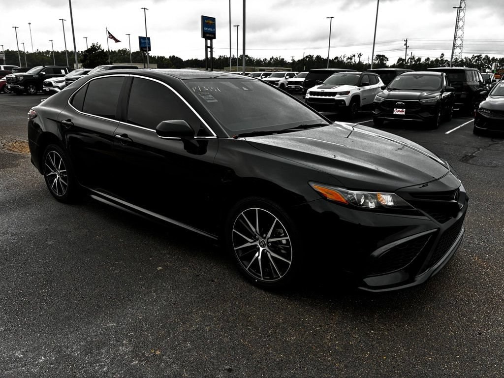 Used 2023 Toyota Camry SE