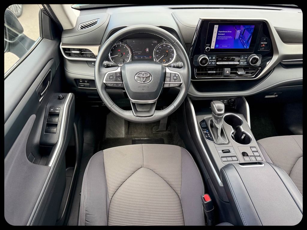 2024 Toyota Highlander LE - Photo 20