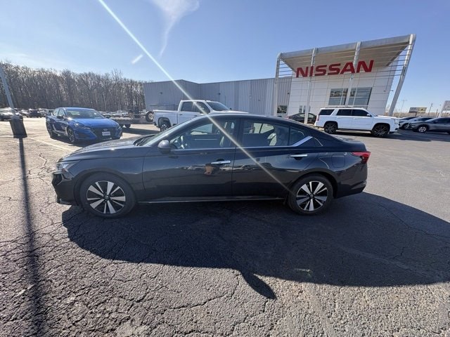 Used 2022 Nissan Altima SV with VIN 1N4BL4DV2NN392301 for sale in Greenwood, MS