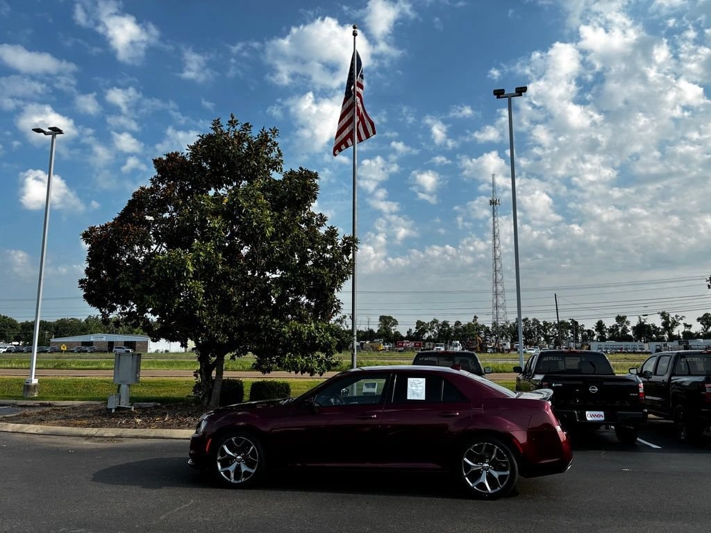 2019 Chrysler 300 S's photo