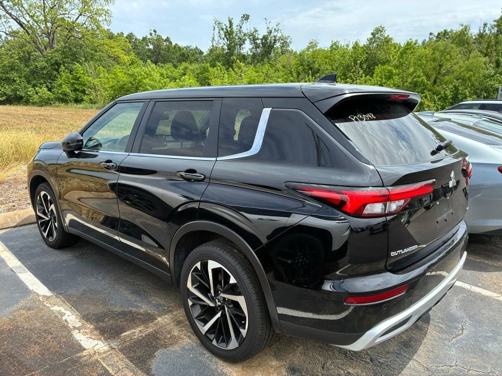 2024 Mitsubishi Outlander SE 2WD's photo