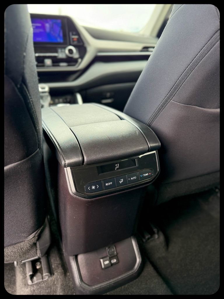 2024 Toyota Highlander LE - Photo 18