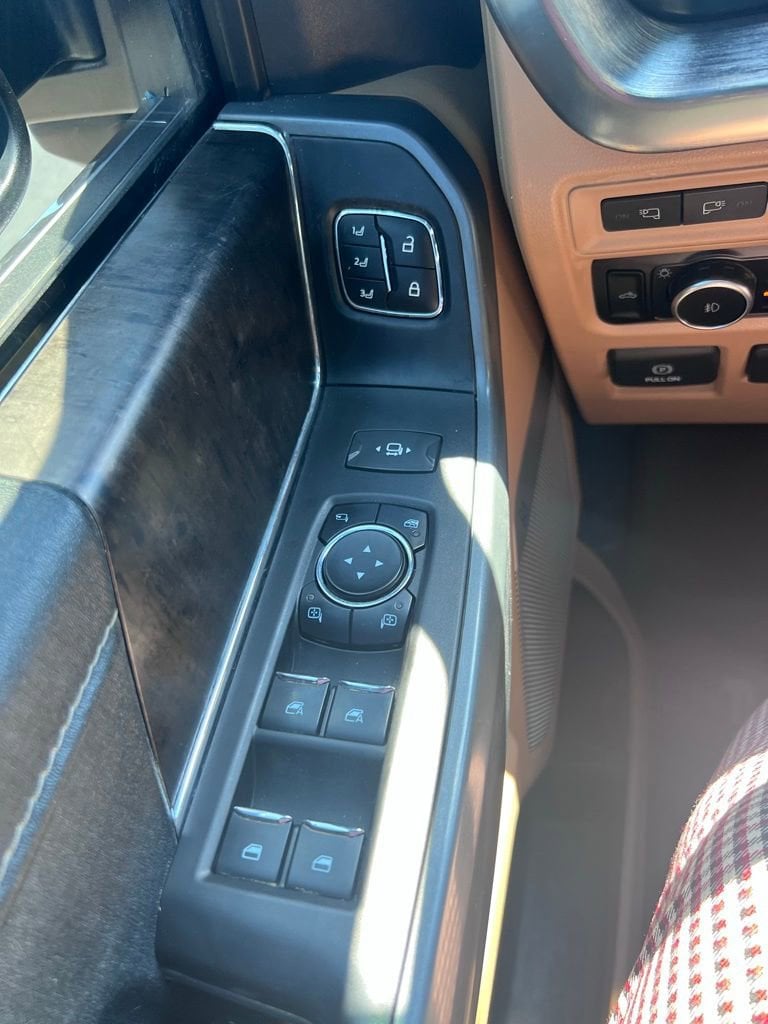 2023 Ford F-150 Lariat - Photo 11