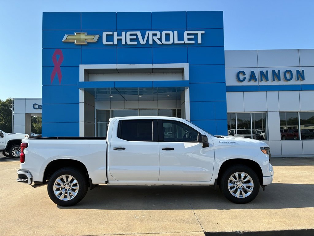 2025 Chevrolet Silverado 1500 Custom photo 2