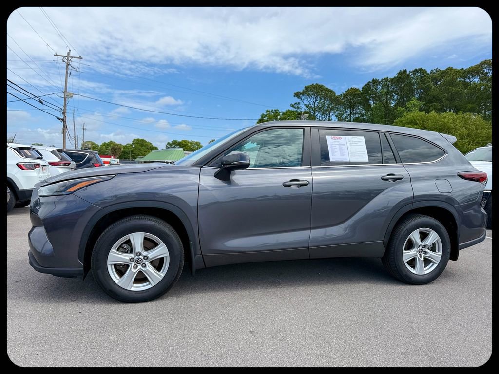 2024 Toyota Highlander LE - Photo 11