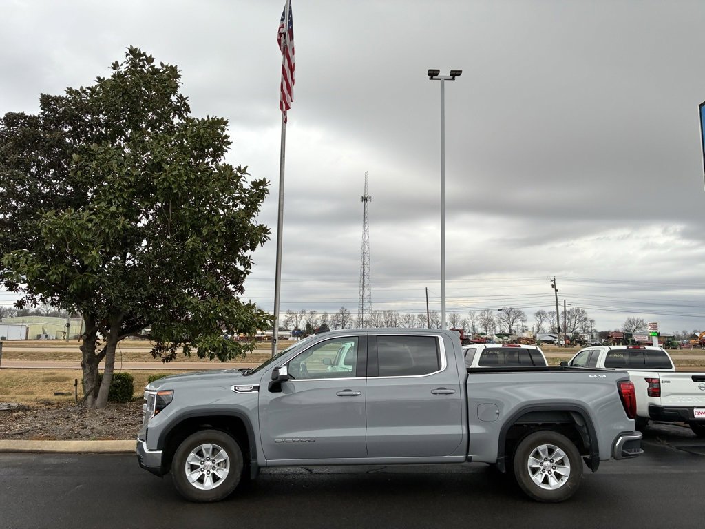2025 GMC Sierra 1500 SLE's photo