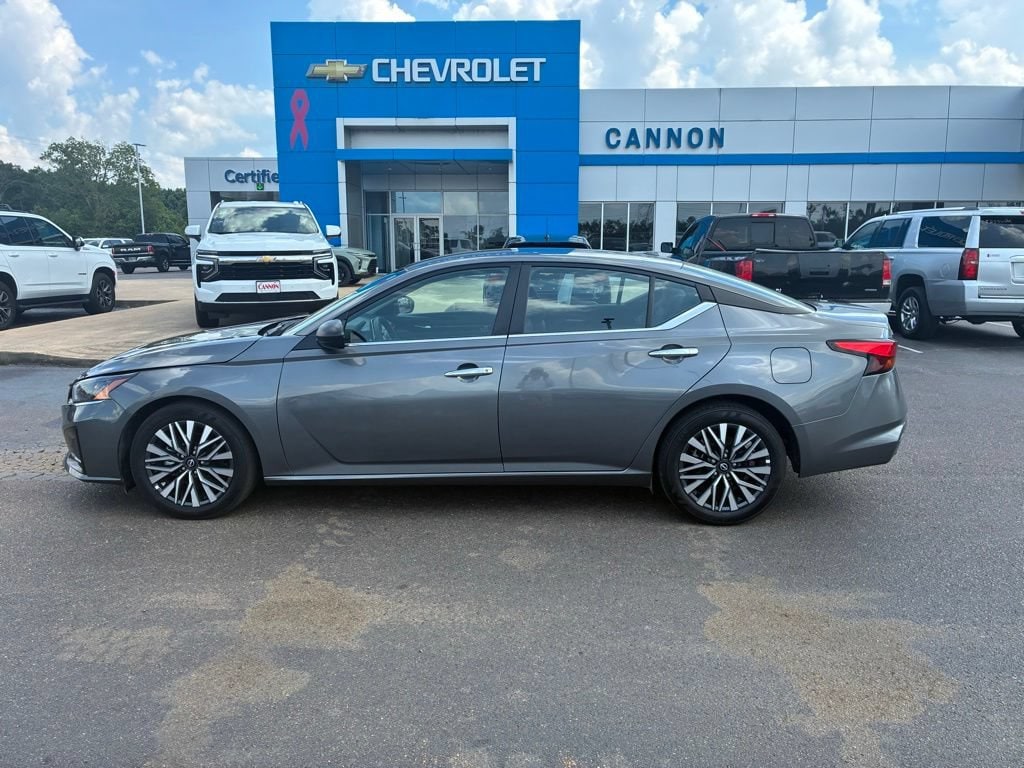 Used 2025 Nissan Altima SV