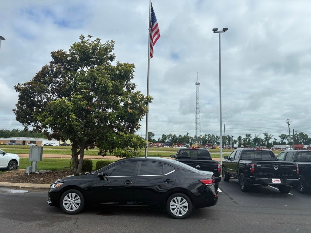 2022 Nissan Sentra S CVT's photo
